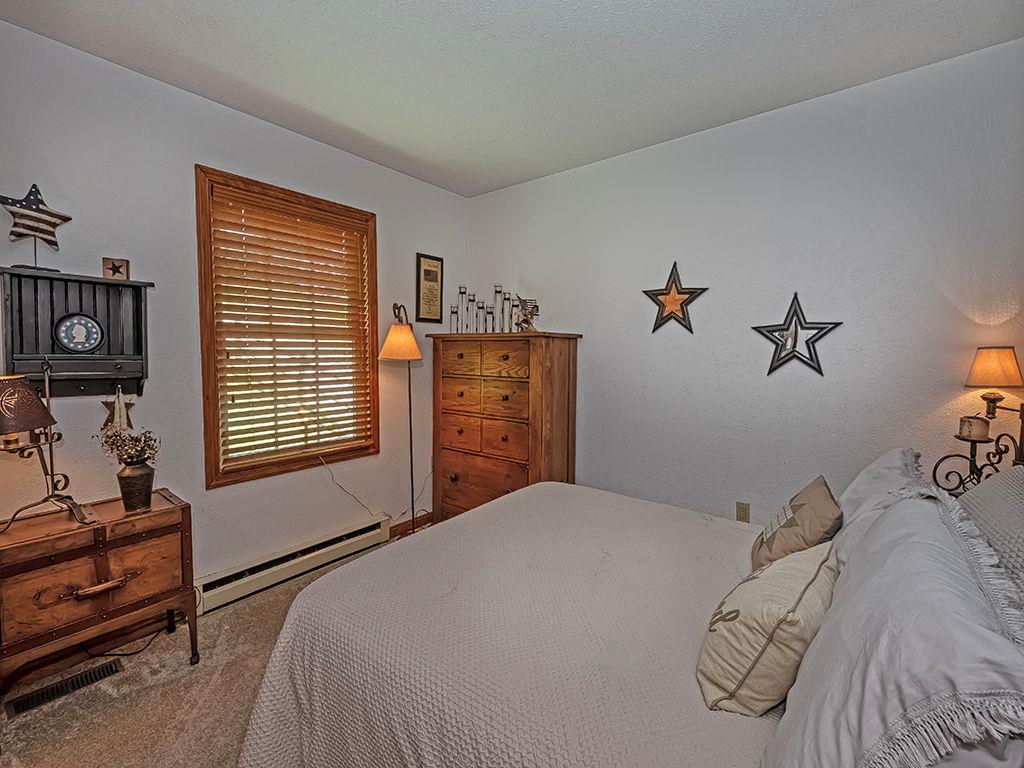 638 Knoll Lane Apollo, PA 15613 - Photo 15 of 30 a bedroom with a bed and a dresser