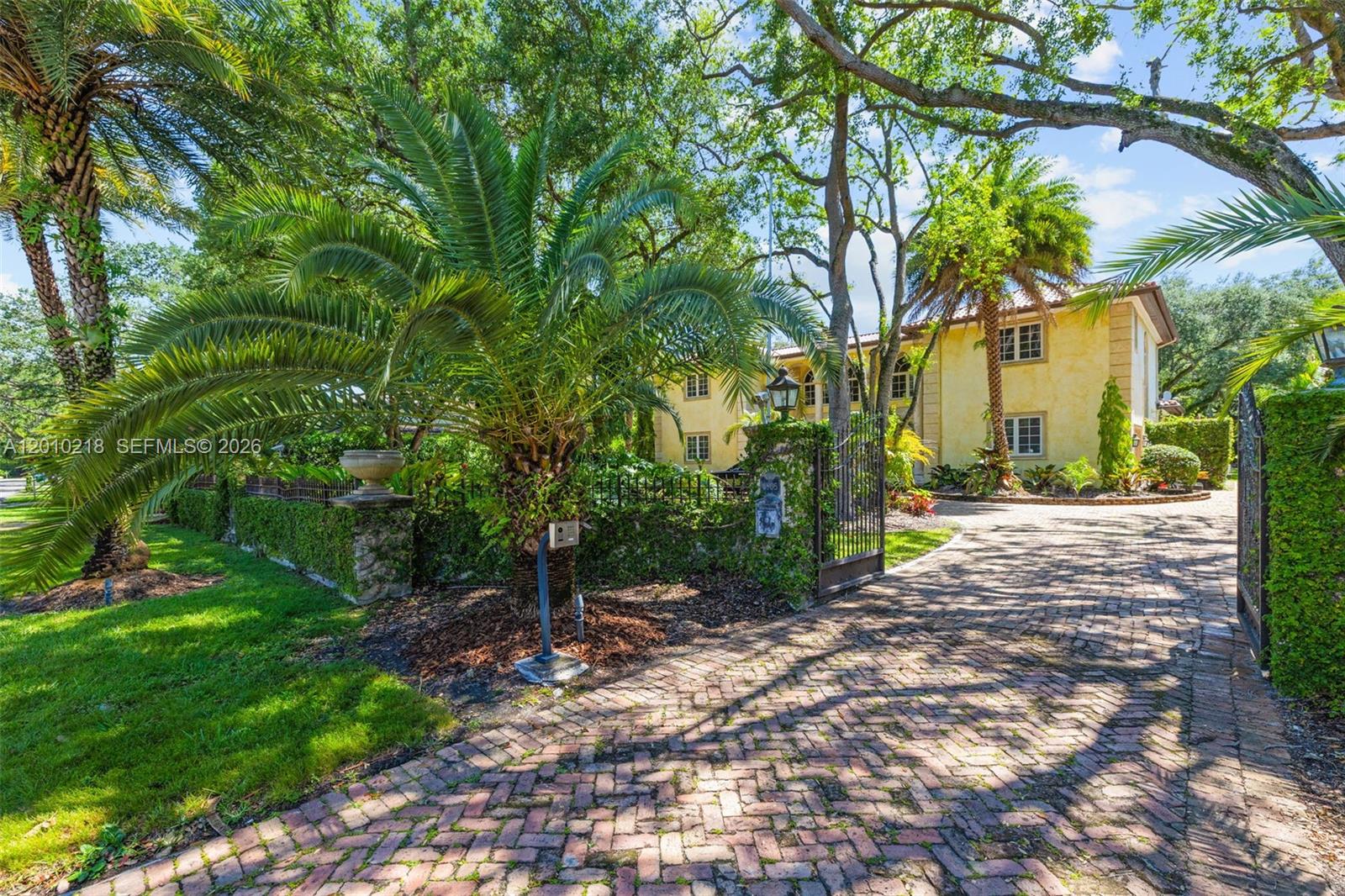 6905 Southwest 75th Avenue Miami, FL 33143 - Photo 5 of 85