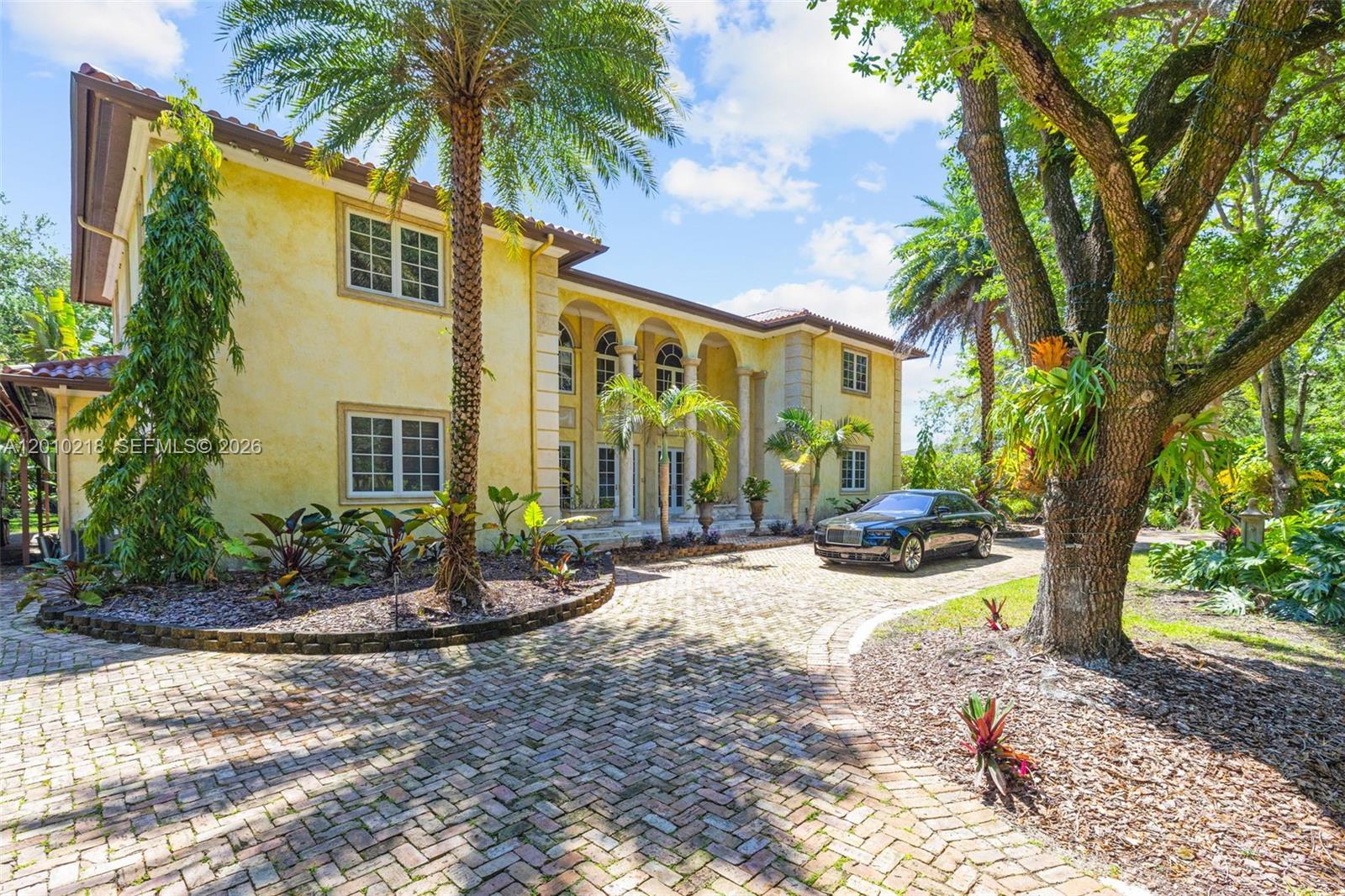 6905 Southwest 75th Avenue Miami, FL 33143 - Photo 6 of 85 a view of a house with backyard and sitting area