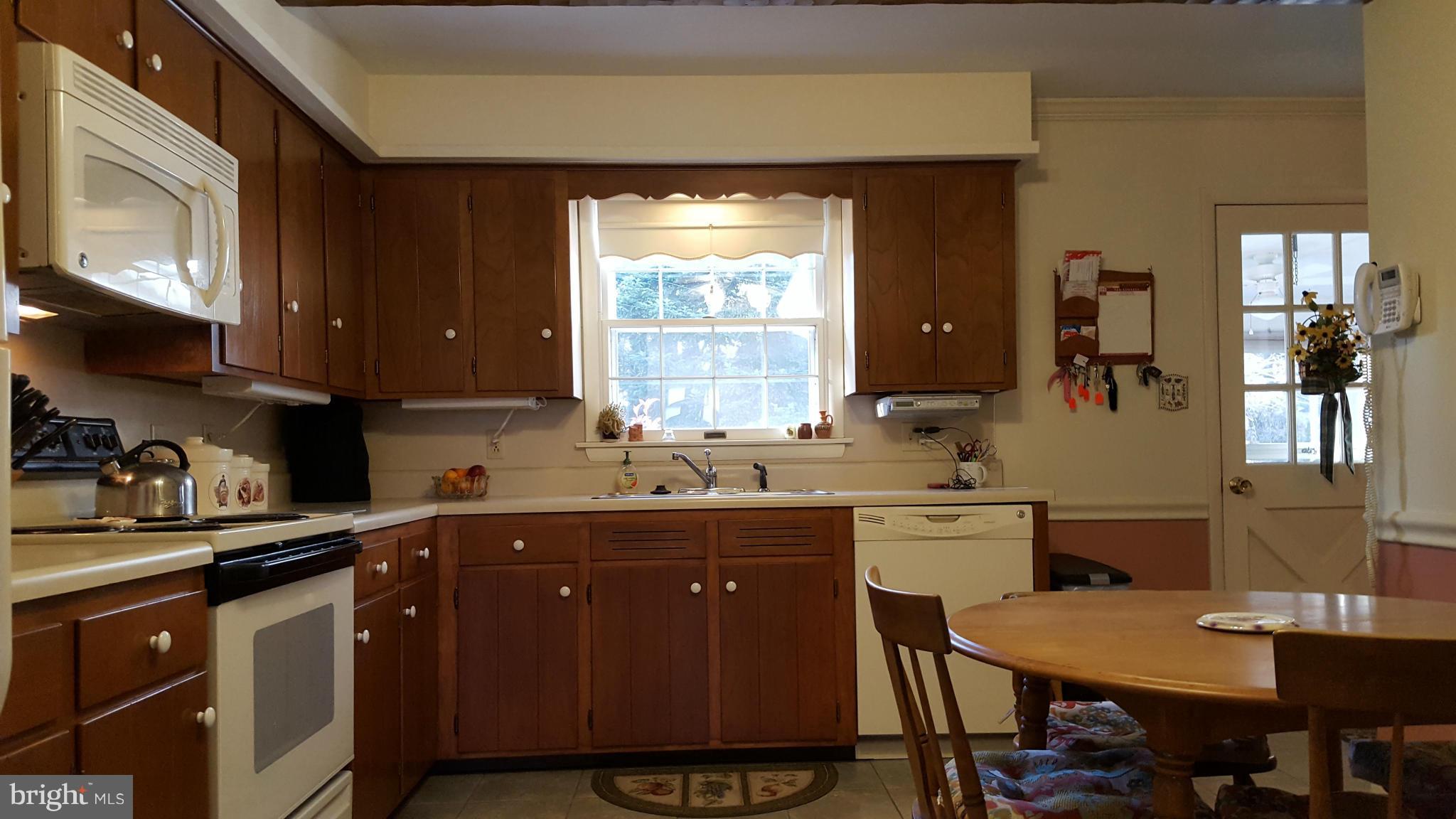 19640 Spring Creek Road Hagerstown, MD 21742 - Photo 7 of 30 Kitchen