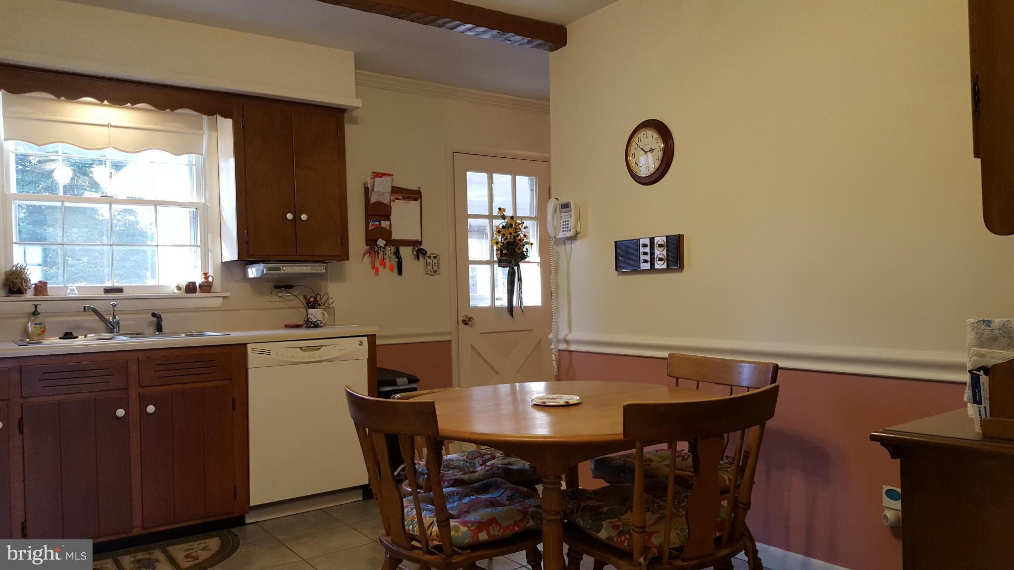 19640 Spring Creek Road Hagerstown, MD 21742 - Photo 9 of 30 Kitchen Table Space