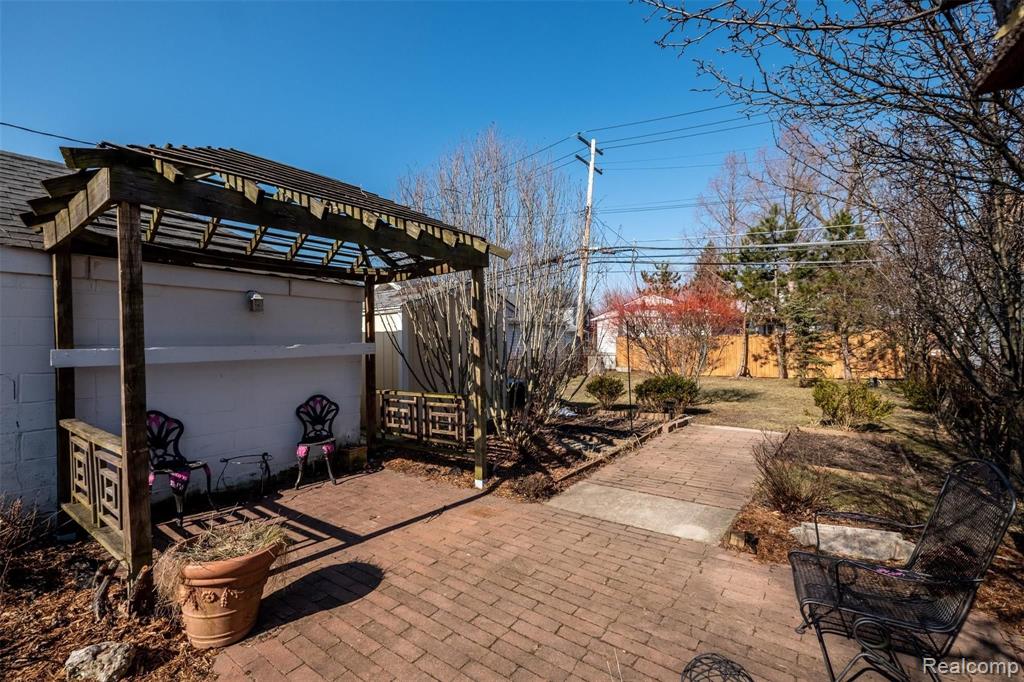 1784 Hampton Road Grosse Pointe Woods, MI 48236 - Photo 31 of 33