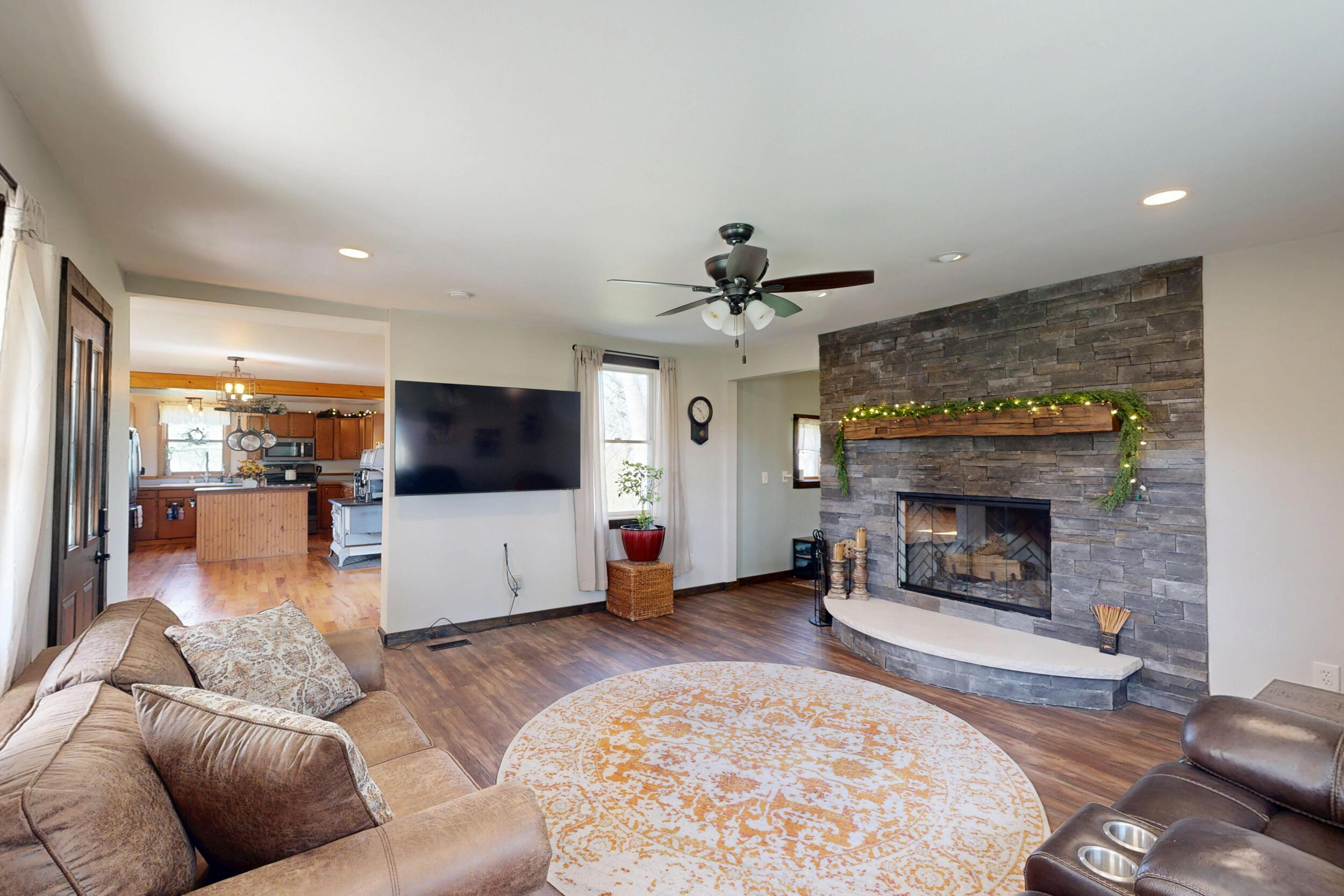 N2312 County Road Fort Atkinson, WI 53538 - Photo 12 of 46 Family Room - View 2