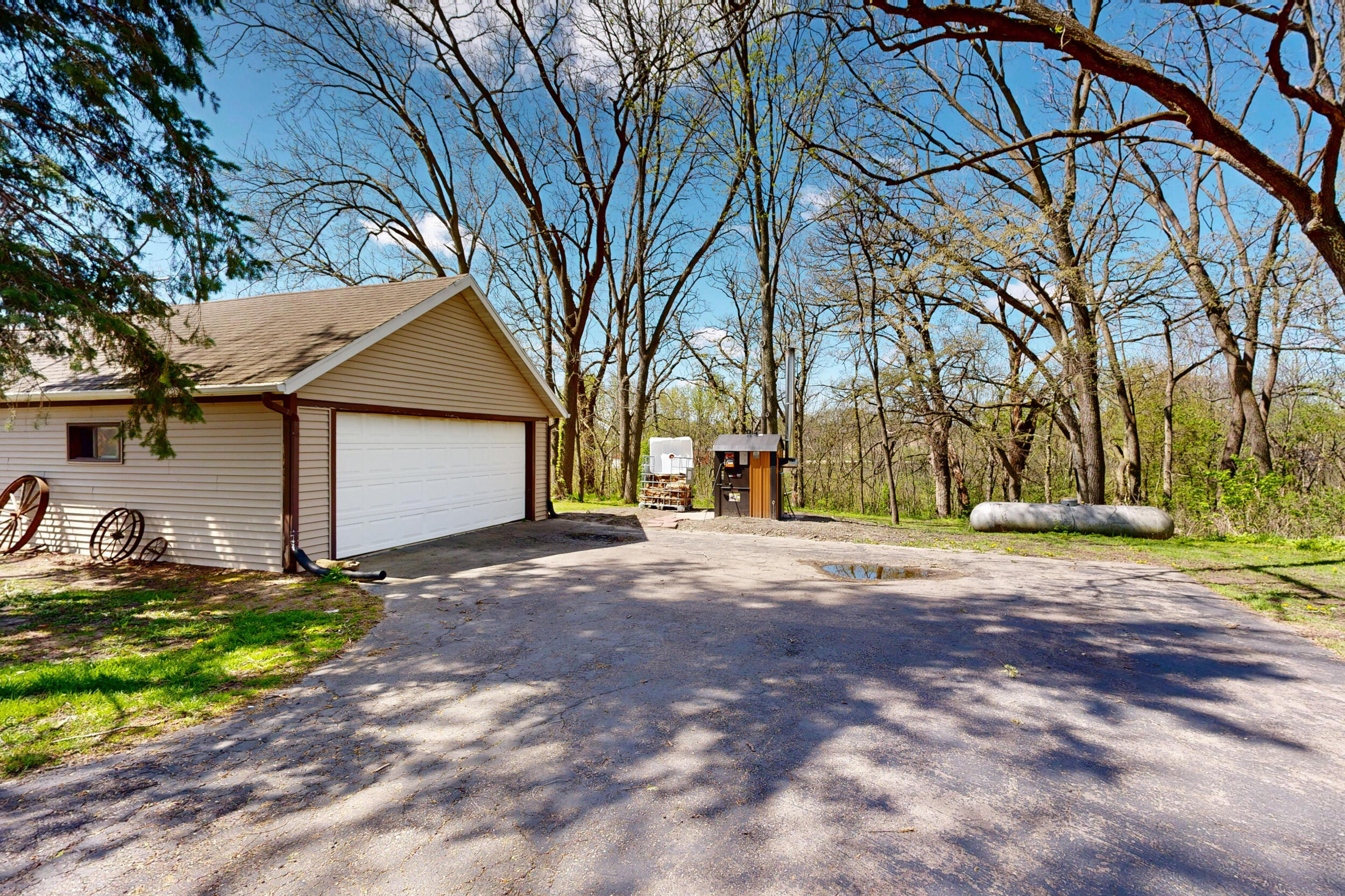N2312 County Road Fort Atkinson, WI 53538 - Photo 28 of 46 Attached Garage