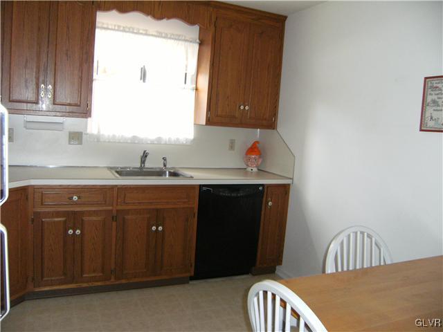 930 Cold Spring Road Allentown, PA 18103 - Photo 8 of 20 Gallery Image 8