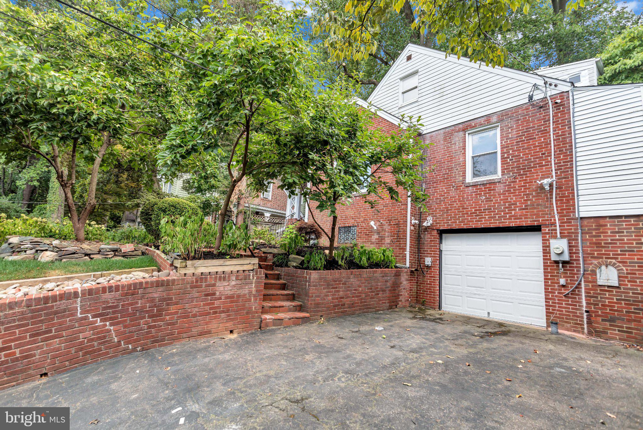 744 Silver Spring Avenue Silver Spring, MD 20910 - Photo 2 of 33 Gallery Image 2