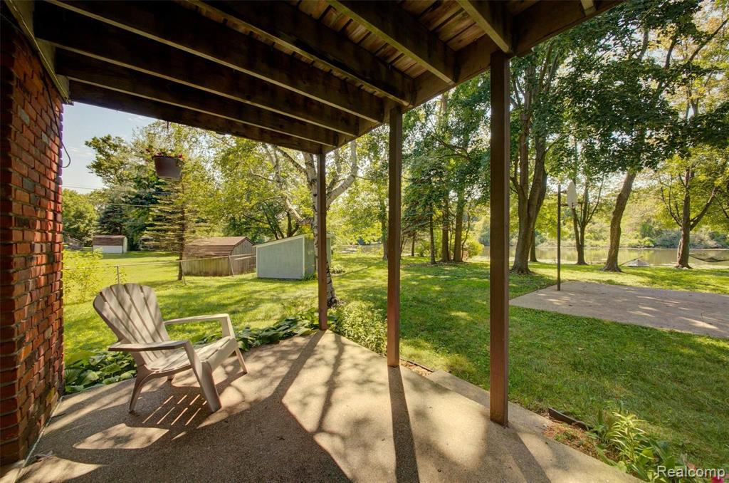 6161 Gordon Road Waterford, MI 48327 - Photo 32 of 53