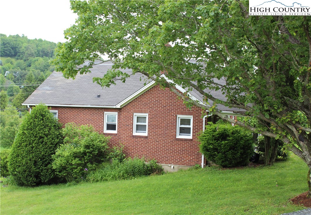 252 Pine Hill Road Boone, NC 28607 - Photo 3 of 14 Gallery Image 3