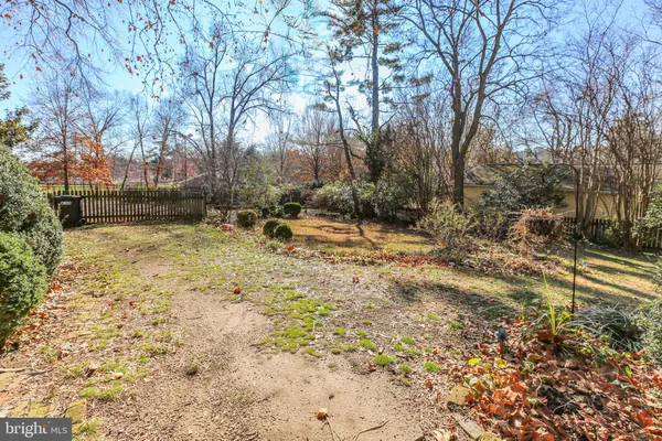 a view of building with yard