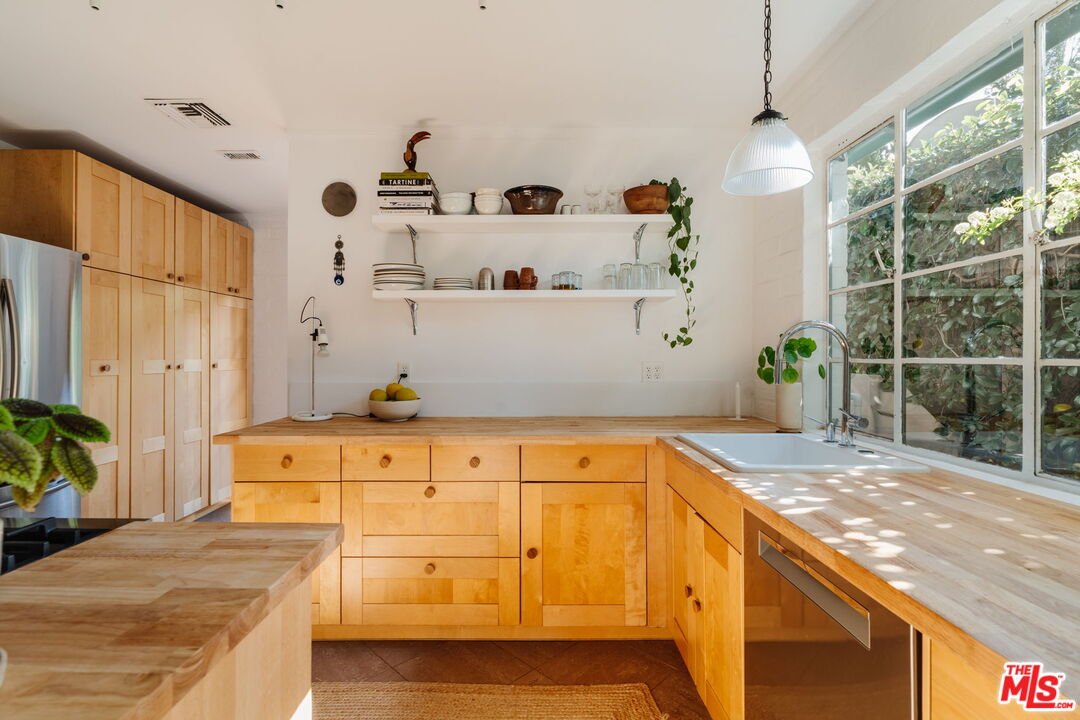 10514 Silverton Avenue Tujunga, CA 91042 - Photo 14 of 49