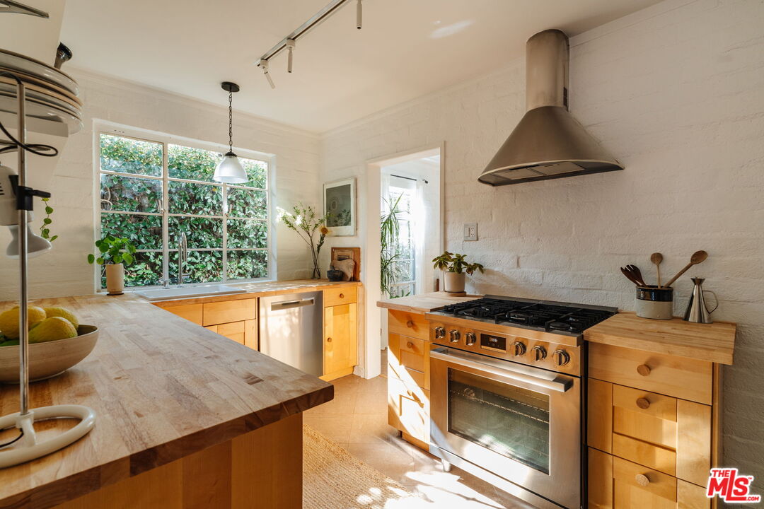 10514 Silverton Avenue Tujunga, CA 91042 - Photo 17 of 49