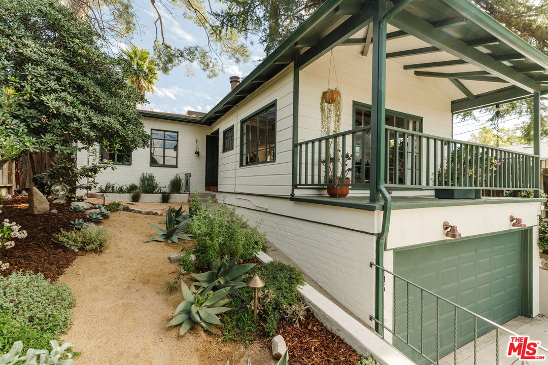 10514 Silverton Avenue Tujunga, CA 91042 - Photo 2 of 49