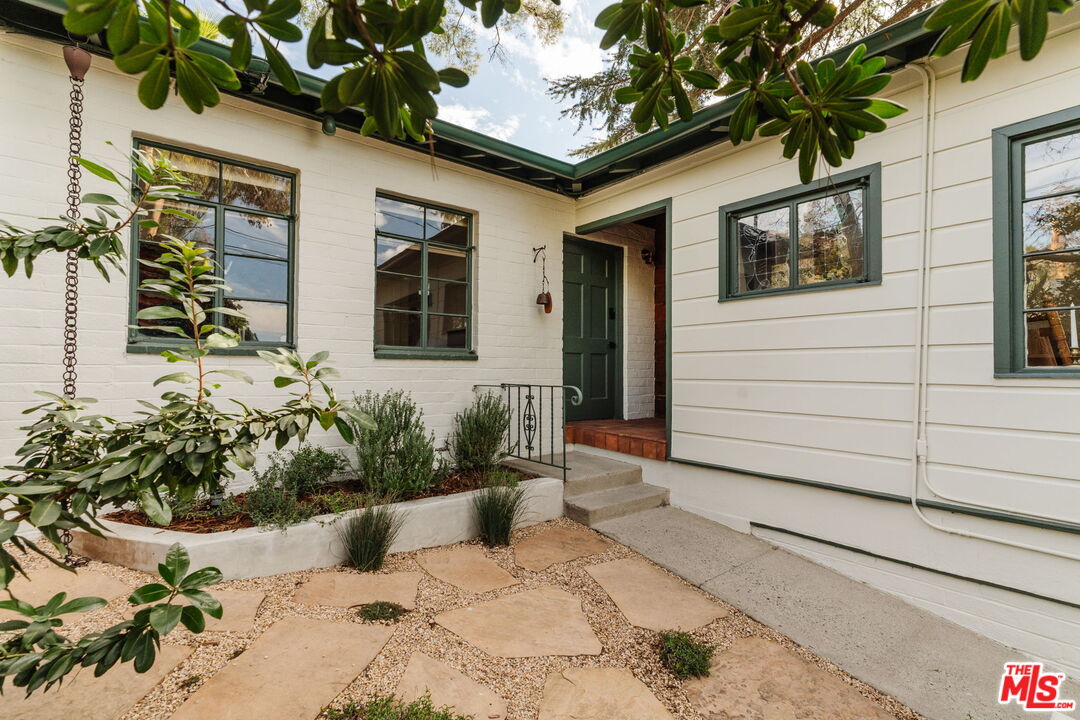 10514 Silverton Avenue Tujunga, CA 91042 - Photo 3 of 49