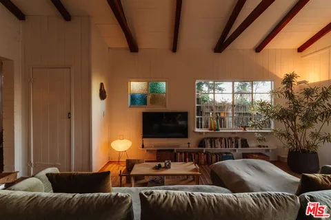 $999,000 | 10514 Silverton Avenue, Tujunga, CA 91042