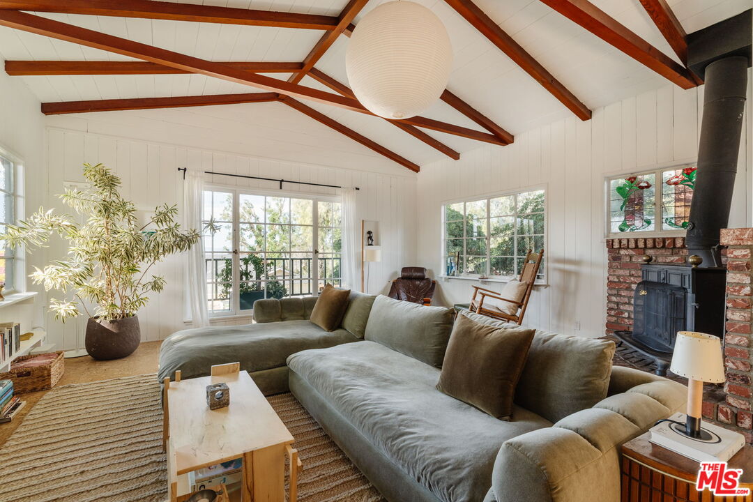 10514 Silverton Avenue Tujunga, CA 91042 - Photo 6 of 49