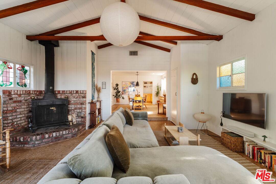 10514 Silverton Avenue Tujunga, CA 91042 - Photo 7 of 49