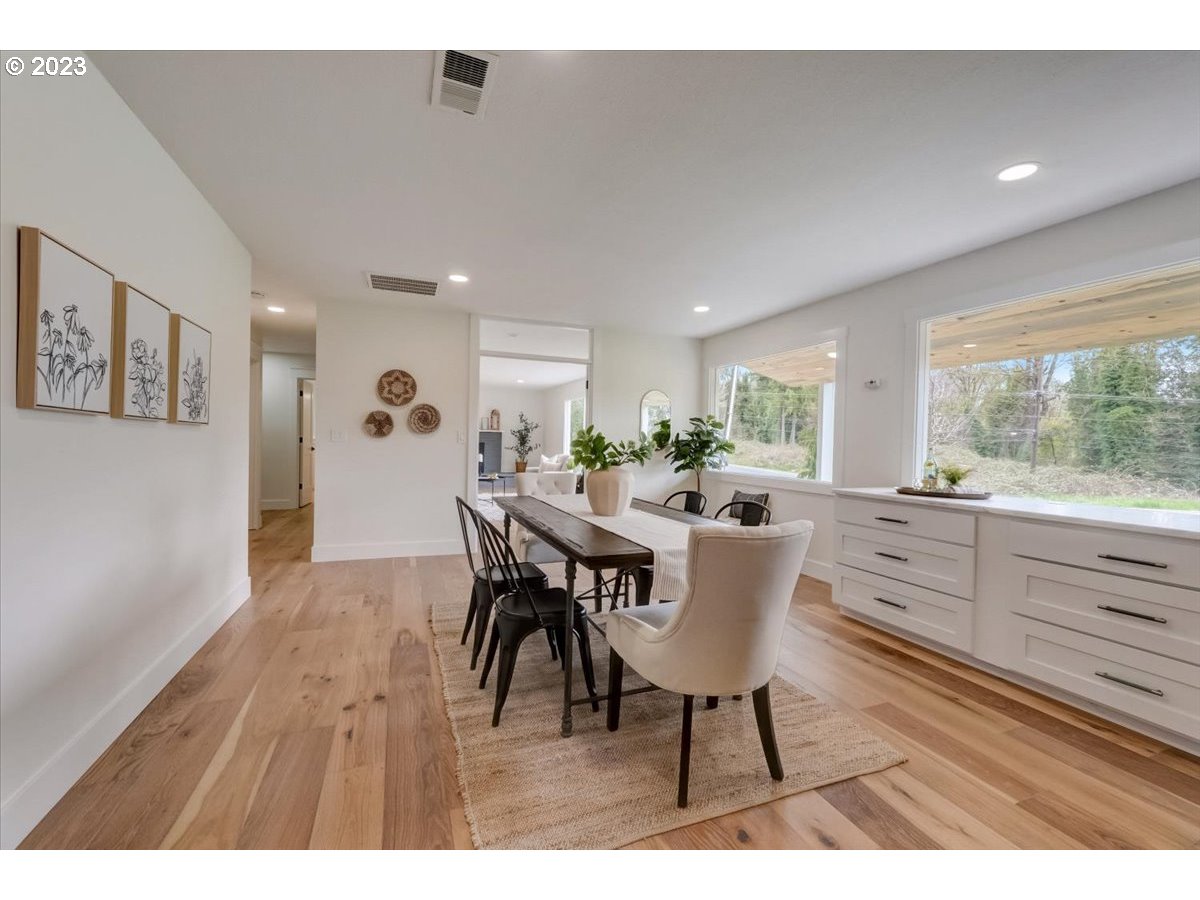 2017 Southwest Mossy Brae Road West Linn, OR 97068 - Photo 13 of 44 Gallery Image 13