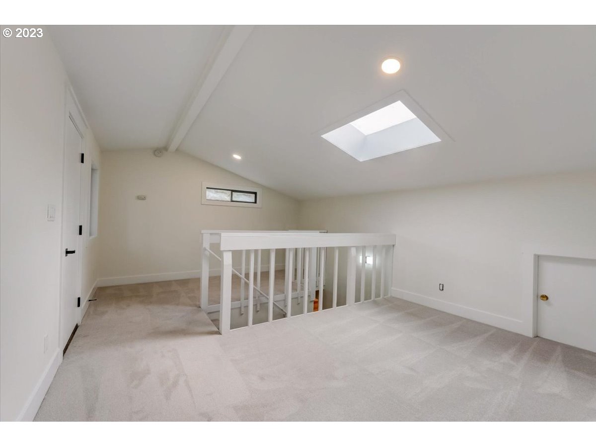 2017 Southwest Mossy Brae Road West Linn, OR 97068 - Photo 31 of 44 Gallery Image 31