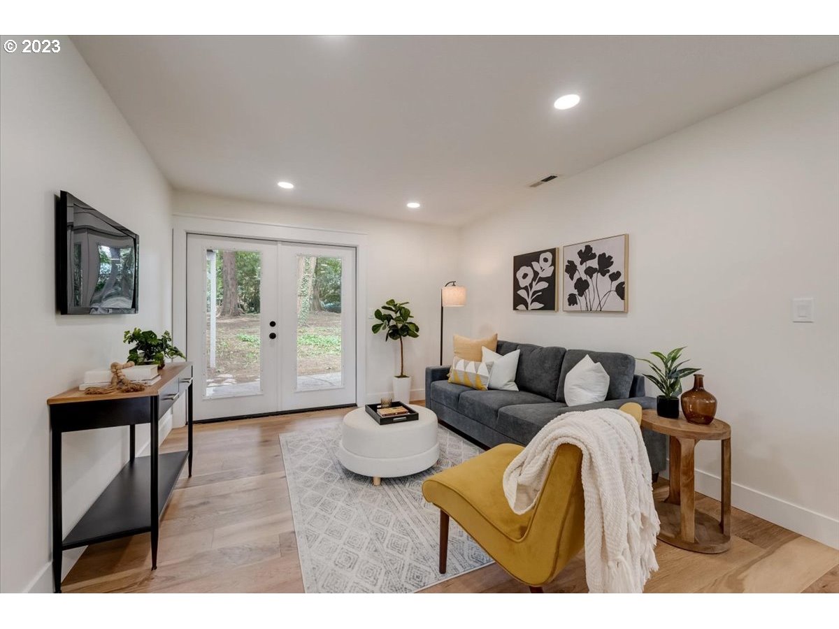 2017 Southwest Mossy Brae Road West Linn, OR 97068 - Photo 6 of 44 Gallery Image 6