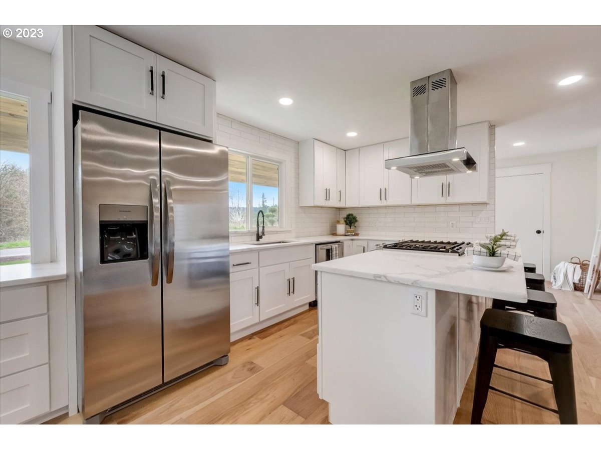 2017 Southwest Mossy Brae Road West Linn, OR 97068 - Photo 10 of 44 Gallery Image 10