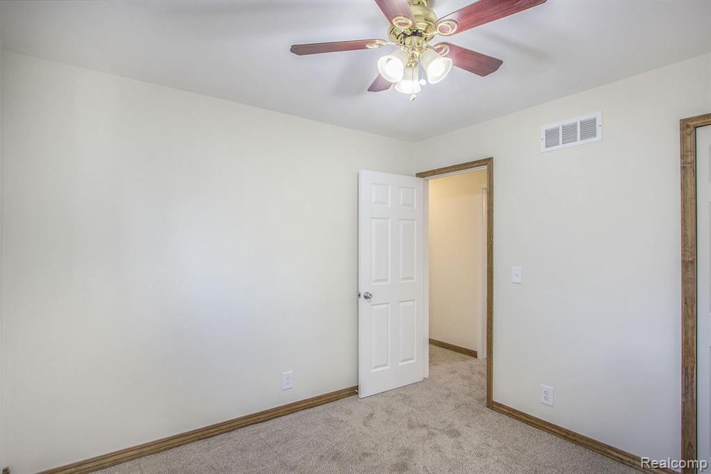 2455 Emmons Avenue Rochester Hills, MI 48307 - Photo 13 of 22