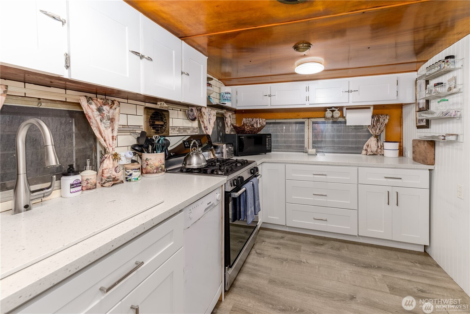 17 Thompson Point Road Port Angeles, WA 98363 - Photo 6 of 24