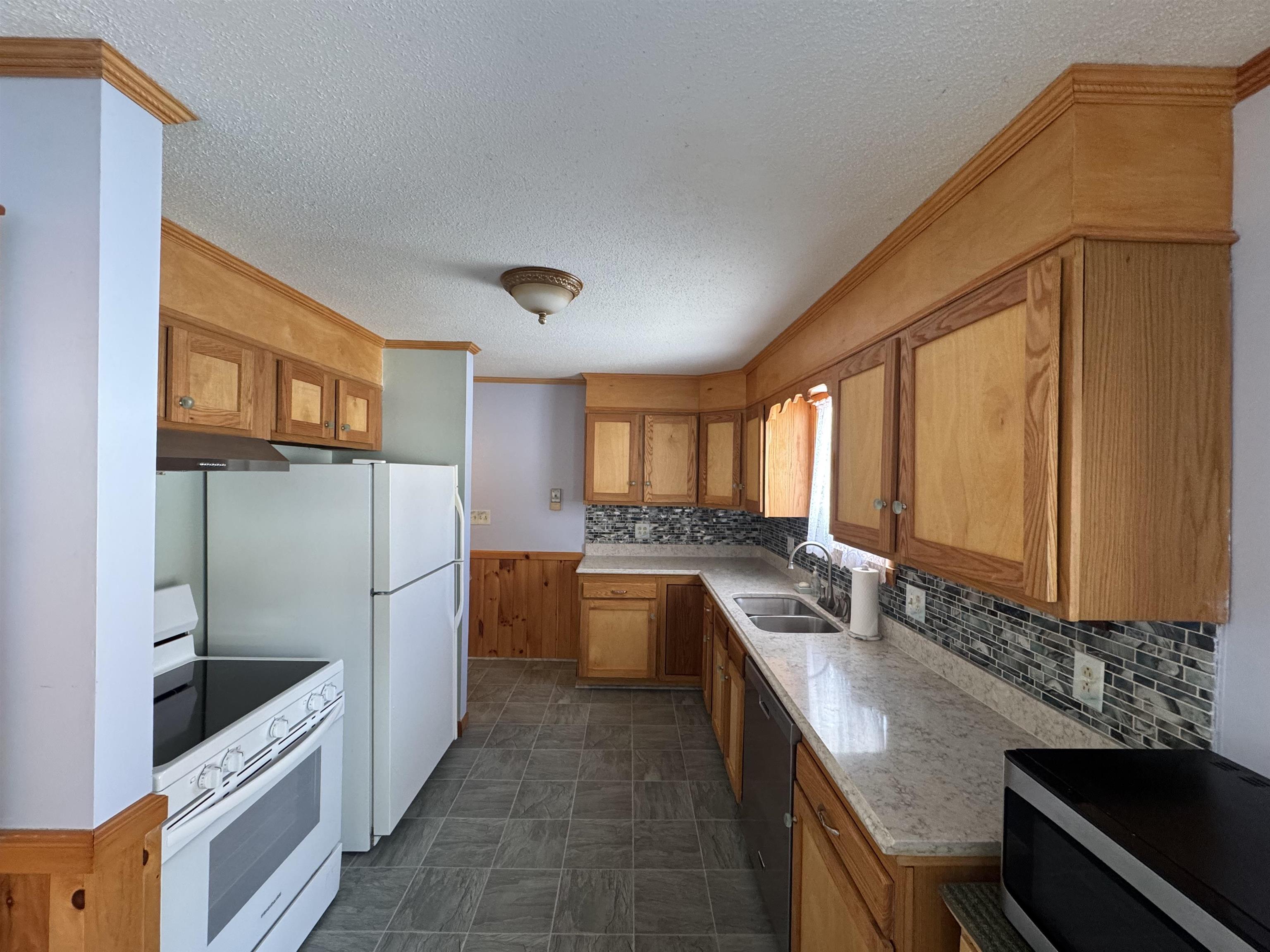 1758 East Road Bennington, VT 05201 - Photo 9 of 33