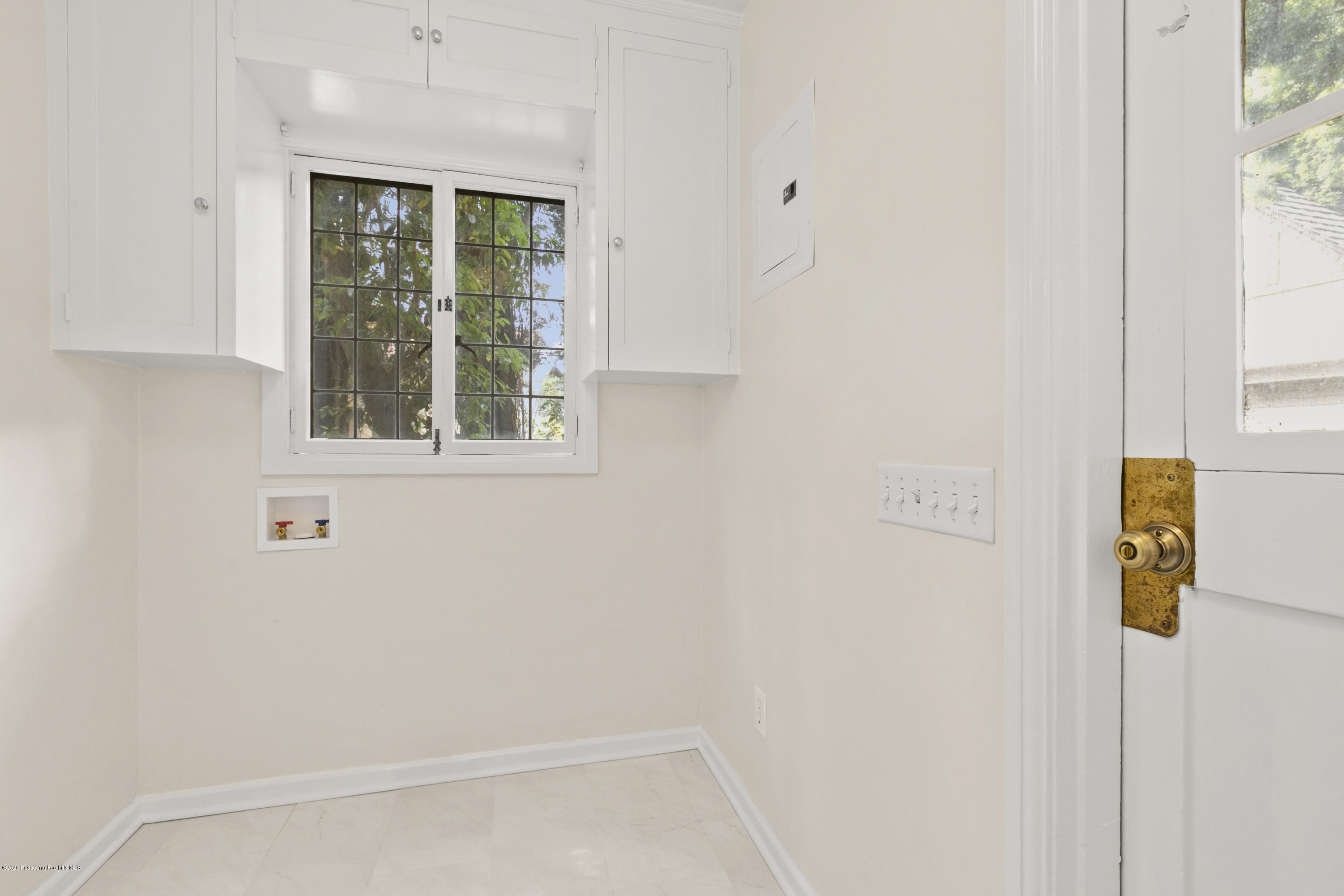 1701 East Altadena Drive Altadena, CA 91001 - Photo 16 of 36 a view of an entryway with sitting area