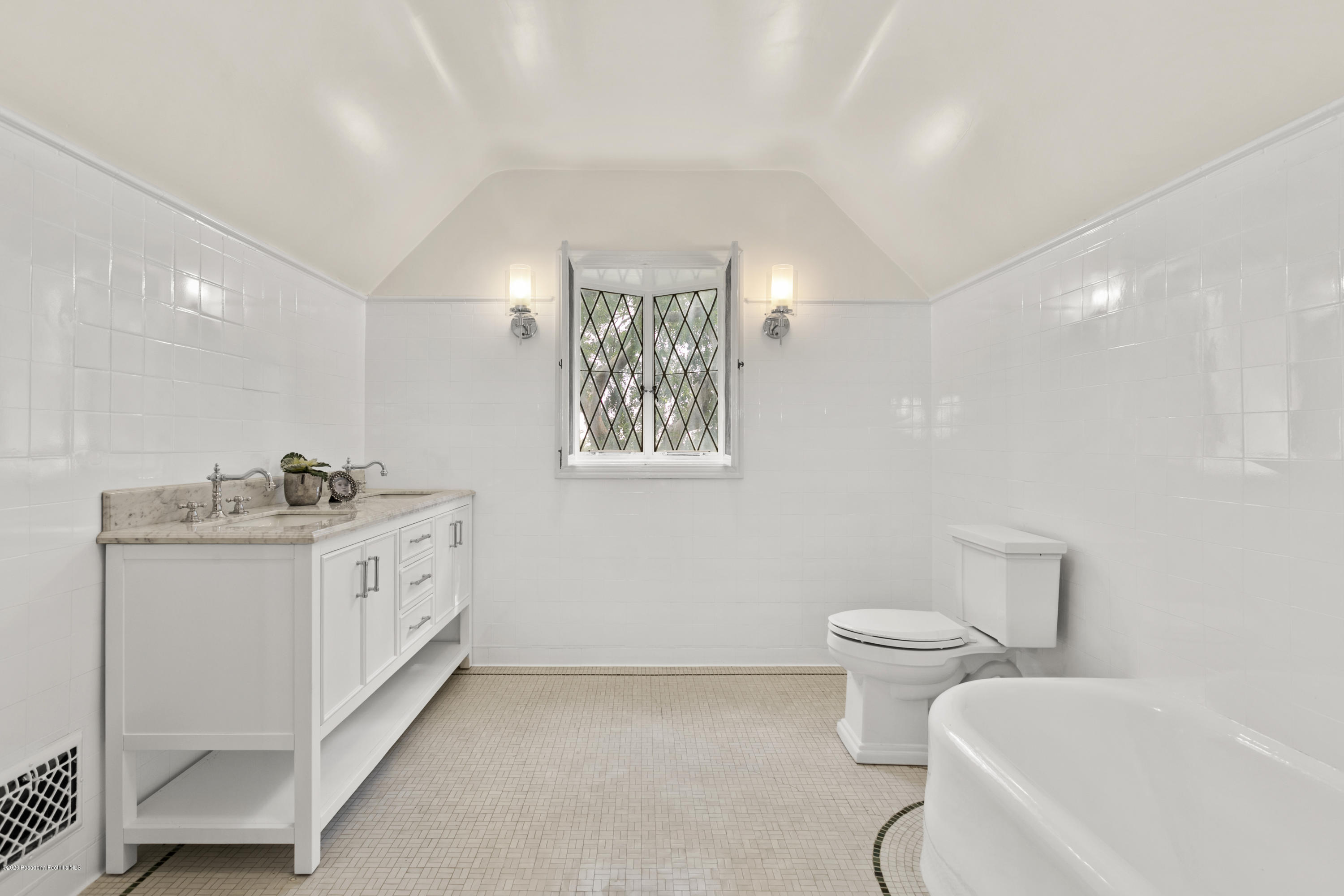 1701 East Altadena Drive Altadena, CA 91001 - Photo 31 of 36 a bathroom with a double vanity sink toilet and a tub