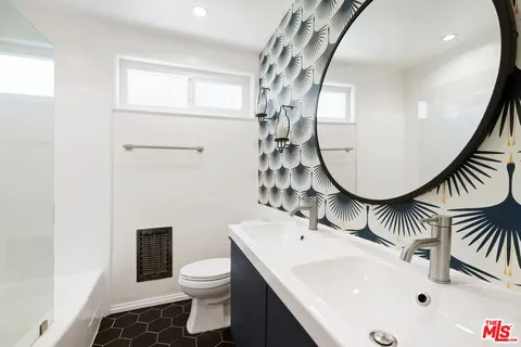 $610,000 | 1722 Brockton Avenue, Unit 16, Los Angeles, CA 90025