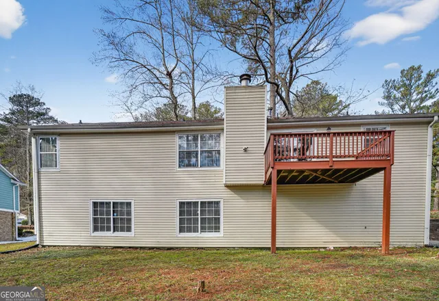a view of a house with a small yard and plants