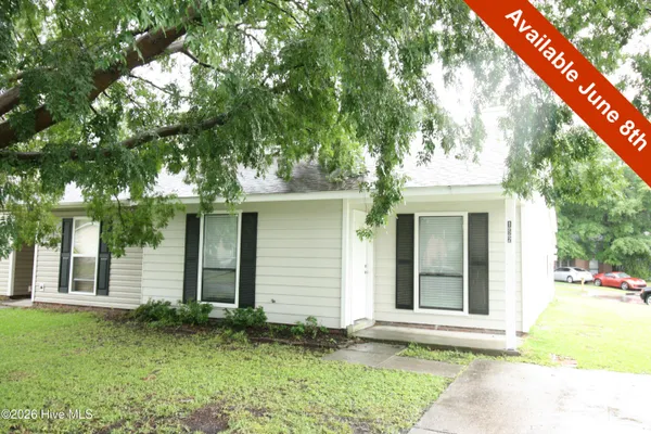 $1,200 | 152 Village Circle, Jacksonville, NC 28546