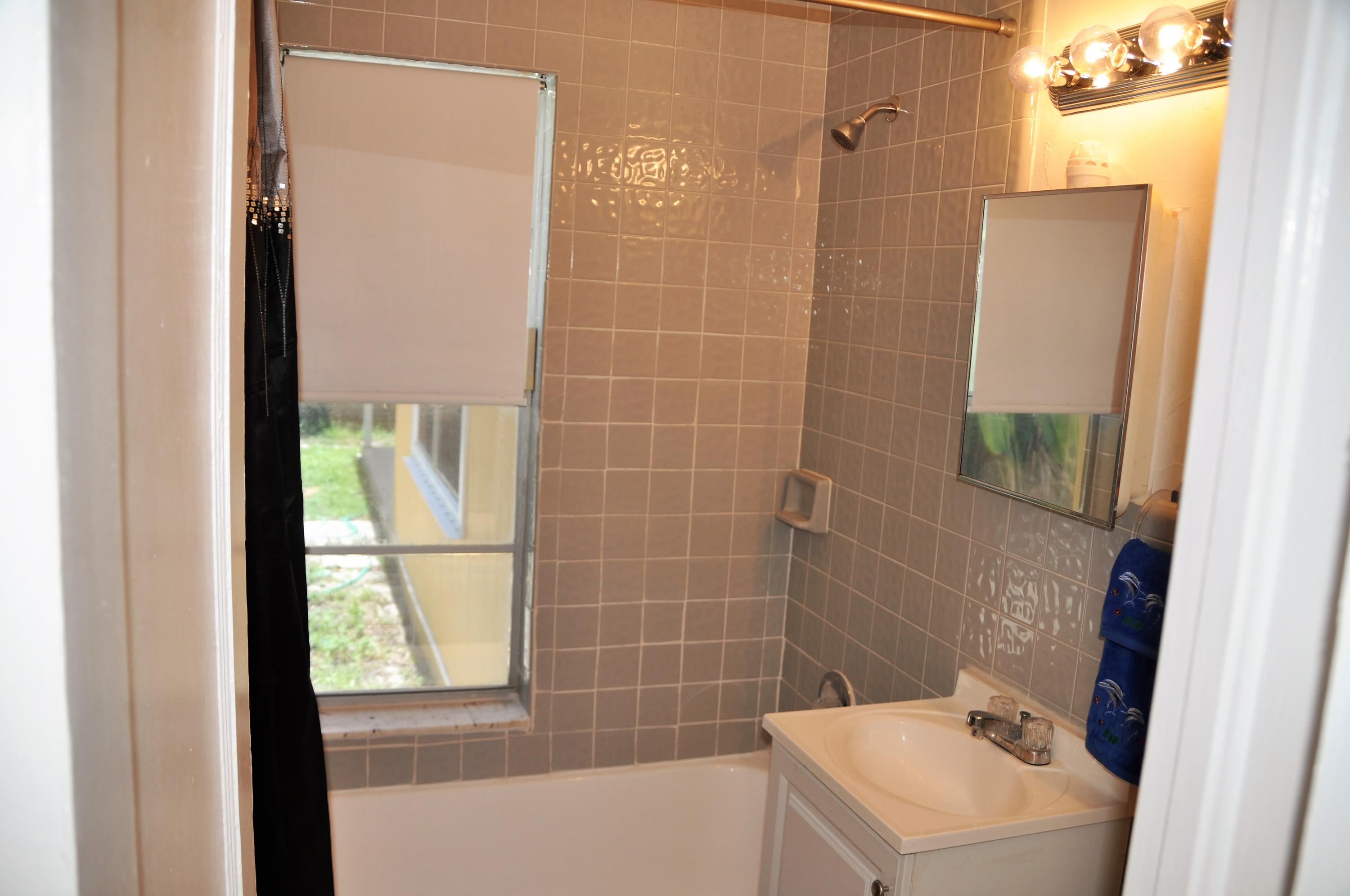 3025 Robert Road West Palm Beach, FL 33405 - Photo 35 of 41 a bathroom with a sink a toilet and a bathtub