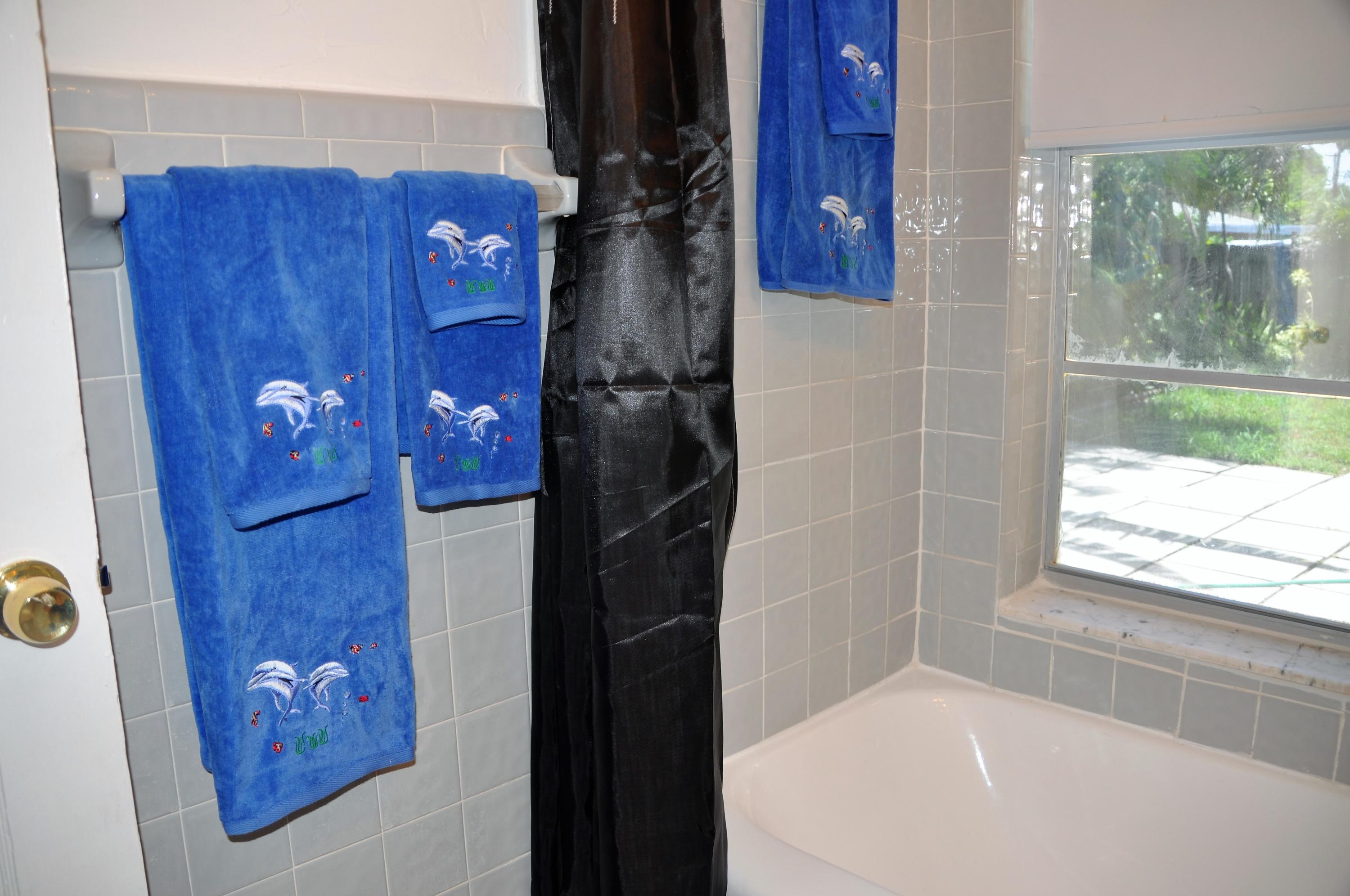 3025 Robert Road West Palm Beach, FL 33405 - Photo 36 of 41 a bathroom with a bathtub and shower