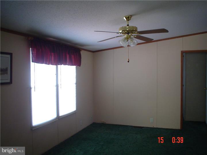B6 New Bridge Road Salem, NJ 08079 - Photo 6 of 11 Living Room