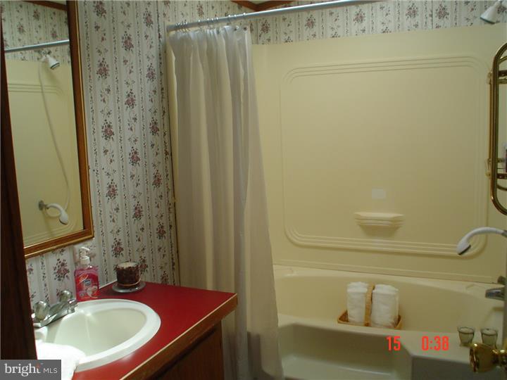 B6 New Bridge Road Salem, NJ 08079 - Photo 8 of 11 Bathroom