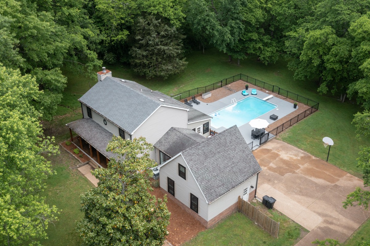 1610 Anderson Road Hendersonville, TN 37075 - Photo 5 of 58