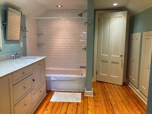 $3,400 | 111 Elm Street, Stonington, CT 06378