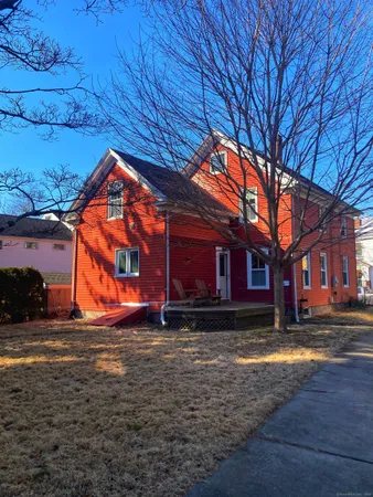 a view of a house with a yard