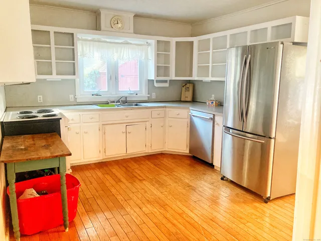 $3,400 | 111 Elm Street, Stonington, CT 06378