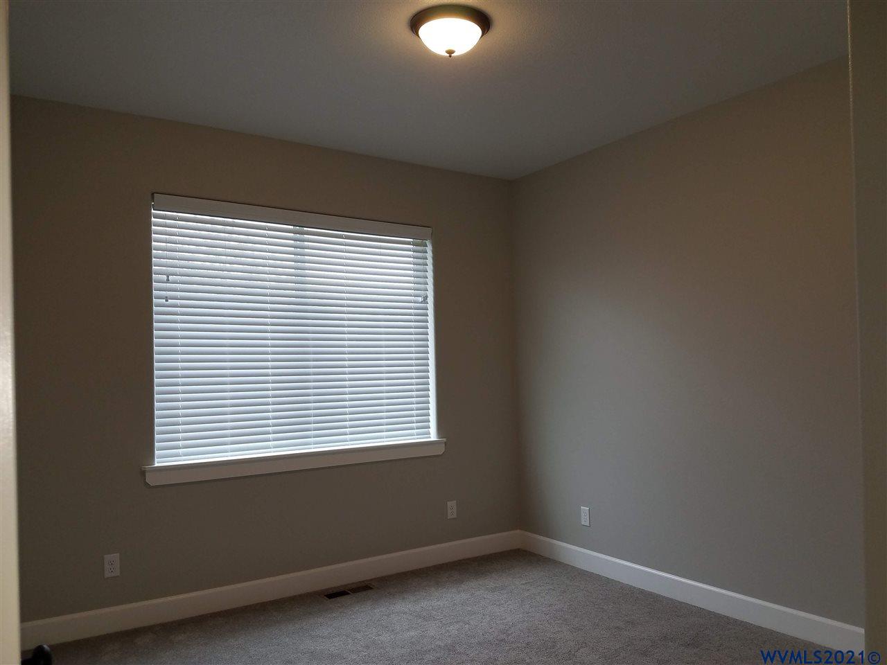 9176 Portland Road Northeast Salem, OR 97305 - Photo 17 of 29 Gallery Image 17
