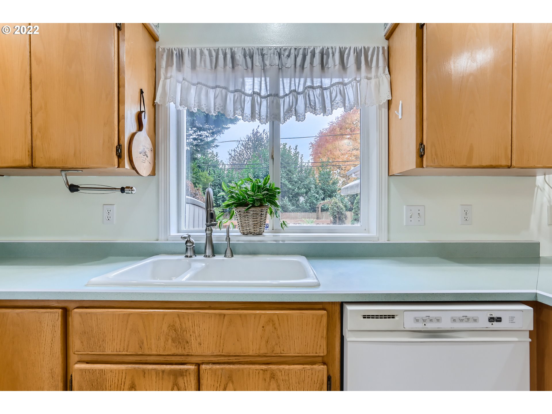 11370 Southwest Clifford Street Beaverton, OR 97008 - Photo 12 of 29