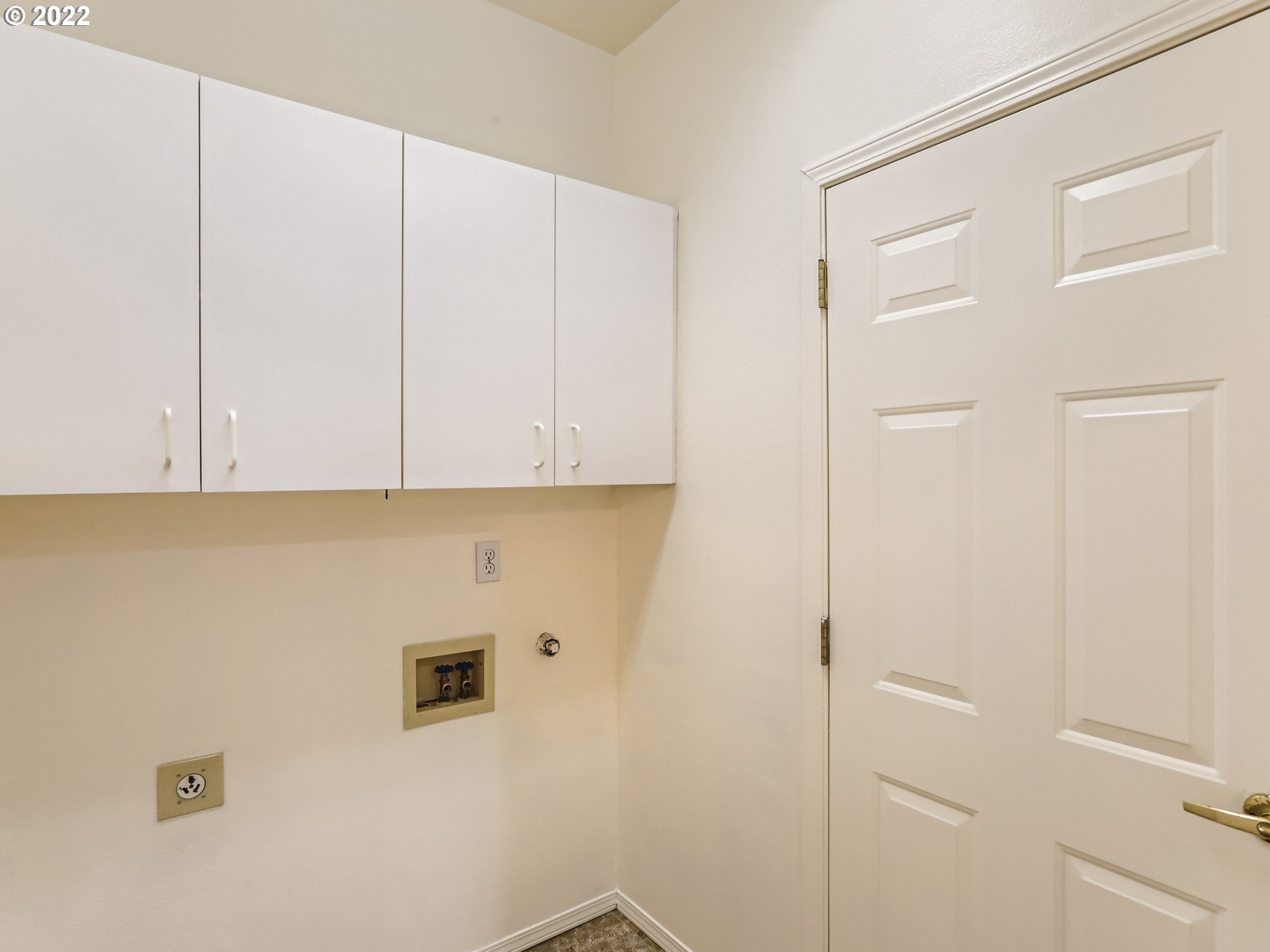 11370 Southwest Clifford Street Beaverton, OR 97008 - Photo 24 of 29 a view of cabinets and wooden floor