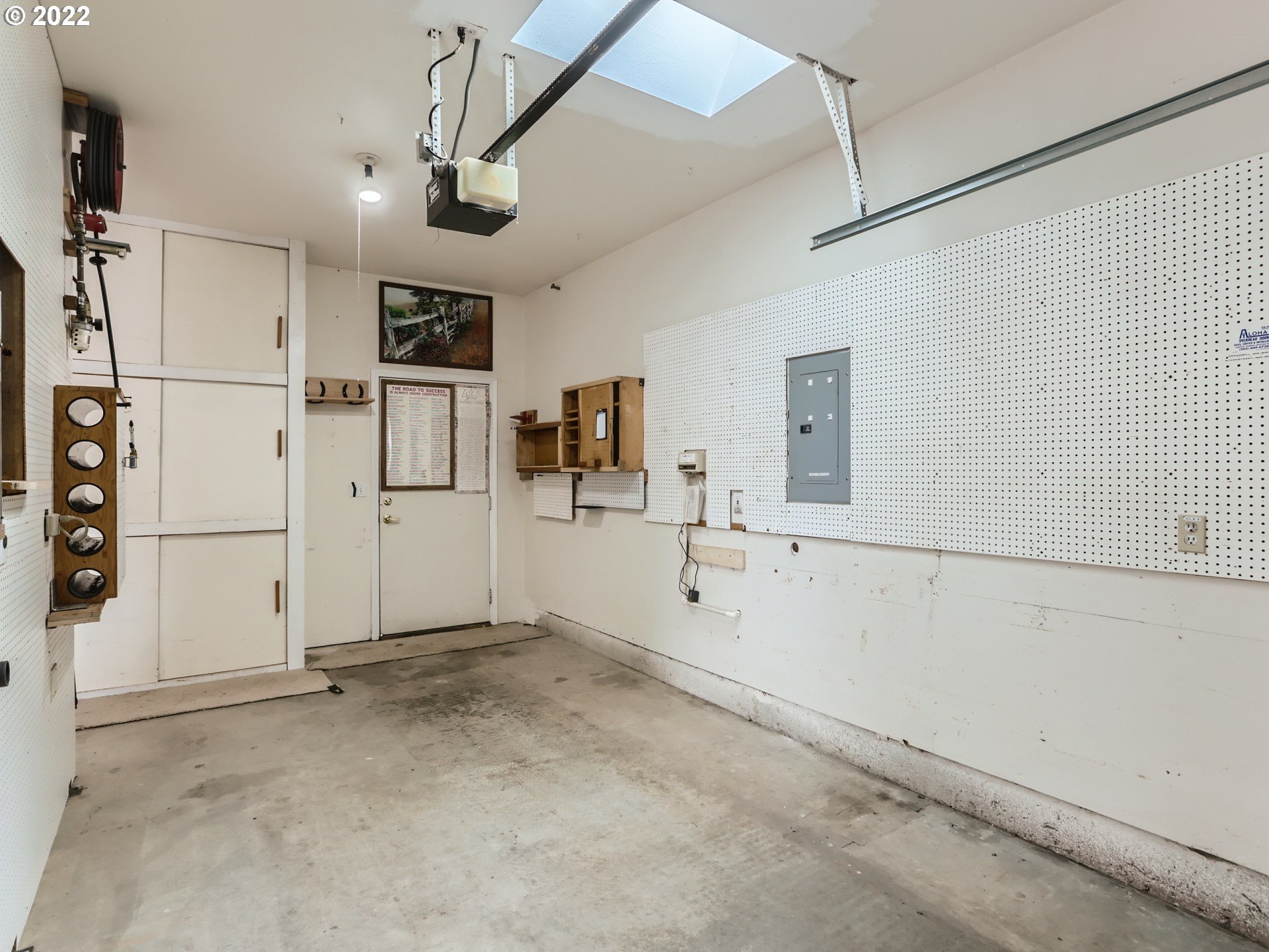 11370 Southwest Clifford Street Beaverton, OR 97008 - Photo 25 of 29 a view of a garage