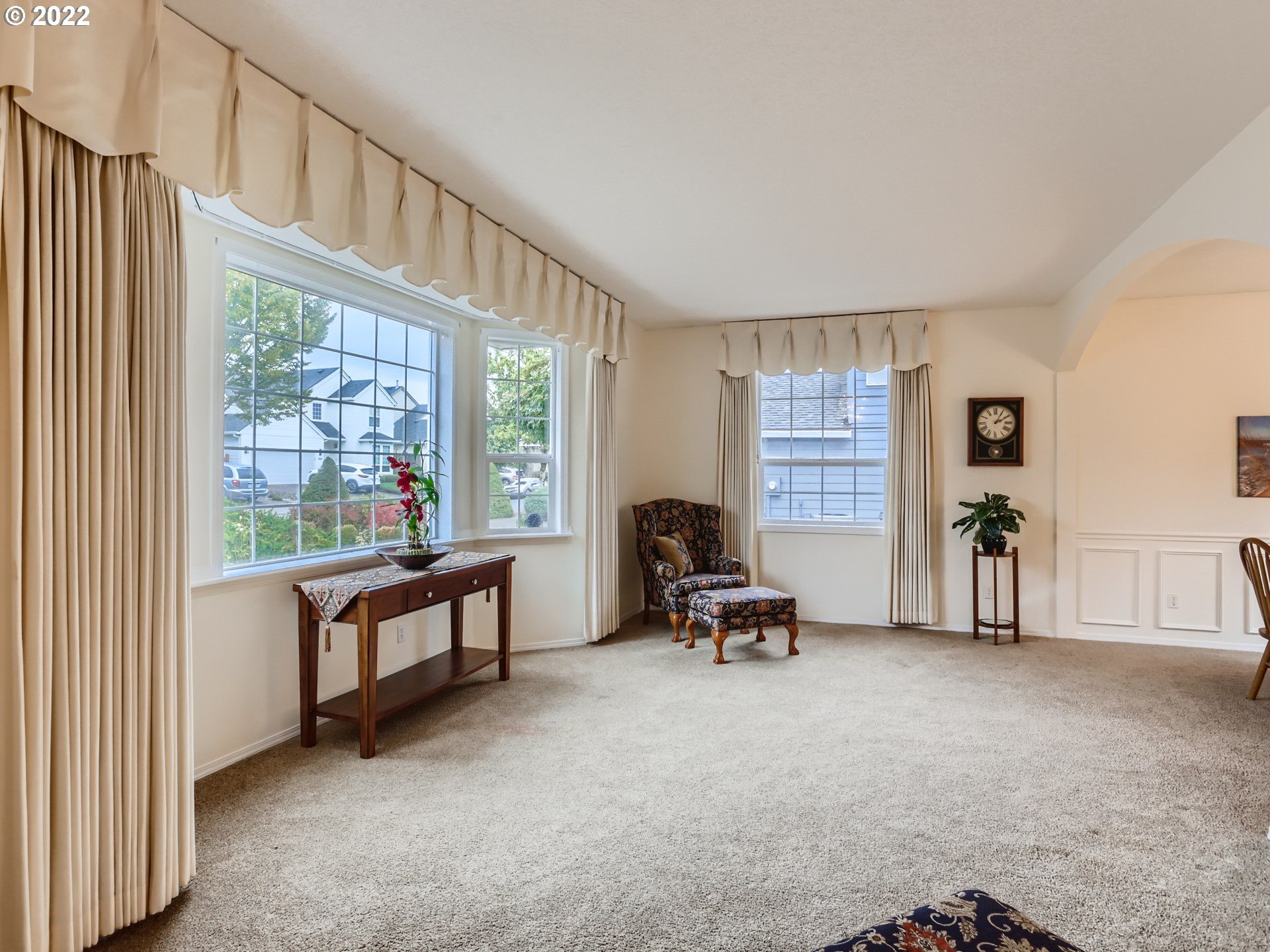 11370 Southwest Clifford Street Beaverton, OR 97008 - Photo 5 of 29 a view of a livingroom with furniture window and outside view