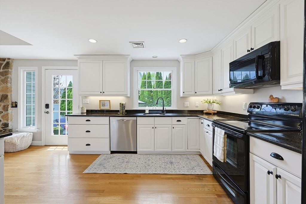 16 Mansion Road Wakefield, MA 01880 - Photo 14 of 42