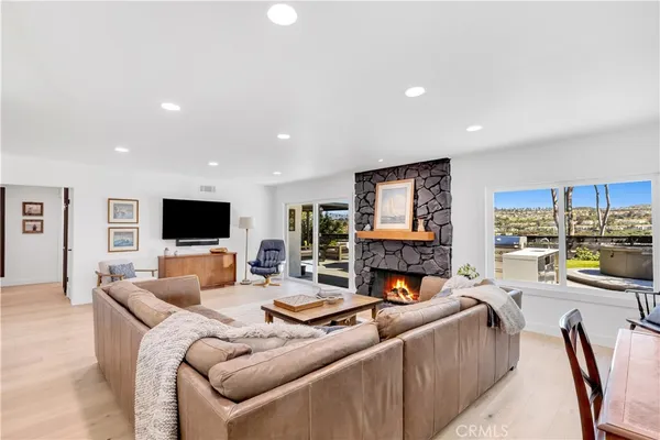 $1,899,000 | 802 Avenida Presidio, San Clemente, CA 92672