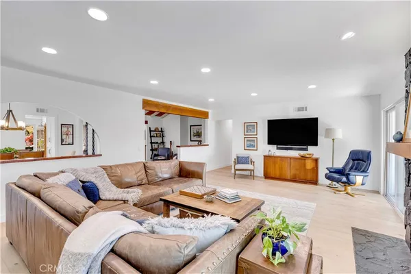 $1,899,000 | 802 Avenida Presidio, San Clemente, CA 92672