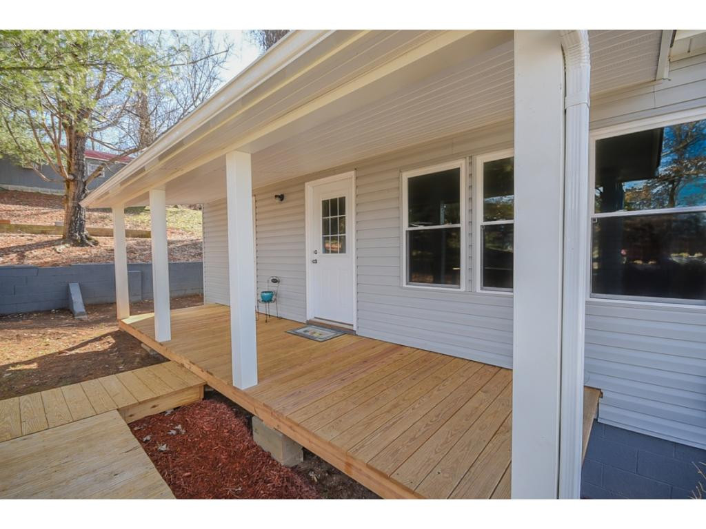 1035 Haw Ridge Road Piney Flats, TN 37686 - Photo 4 of 27 Photo 4