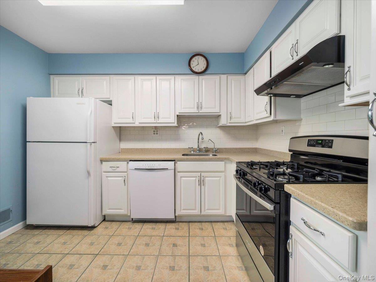 80 Bon Aire Circle, Unit R12 Suffern, NY 10901 - Photo 12 of 21